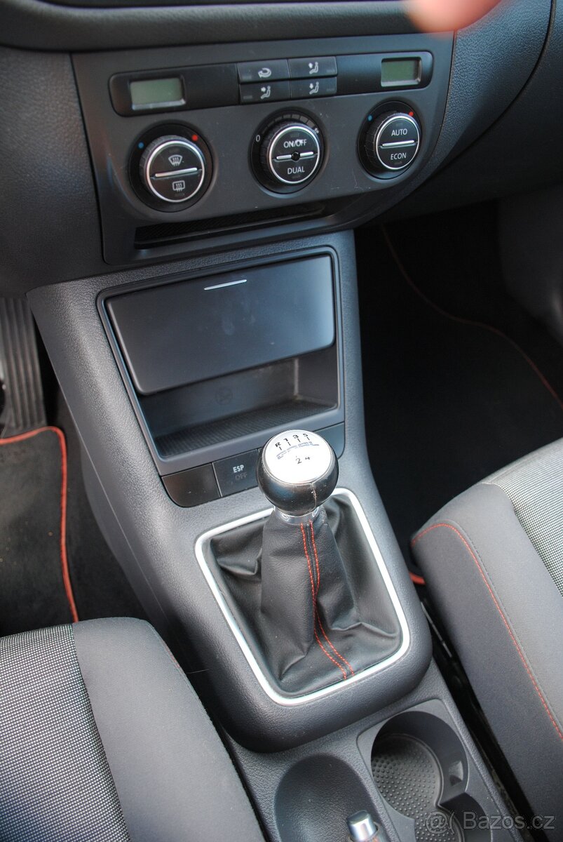 VW GOLF PLUS 1.6MPi 75kW - naj. 100 000km - 17