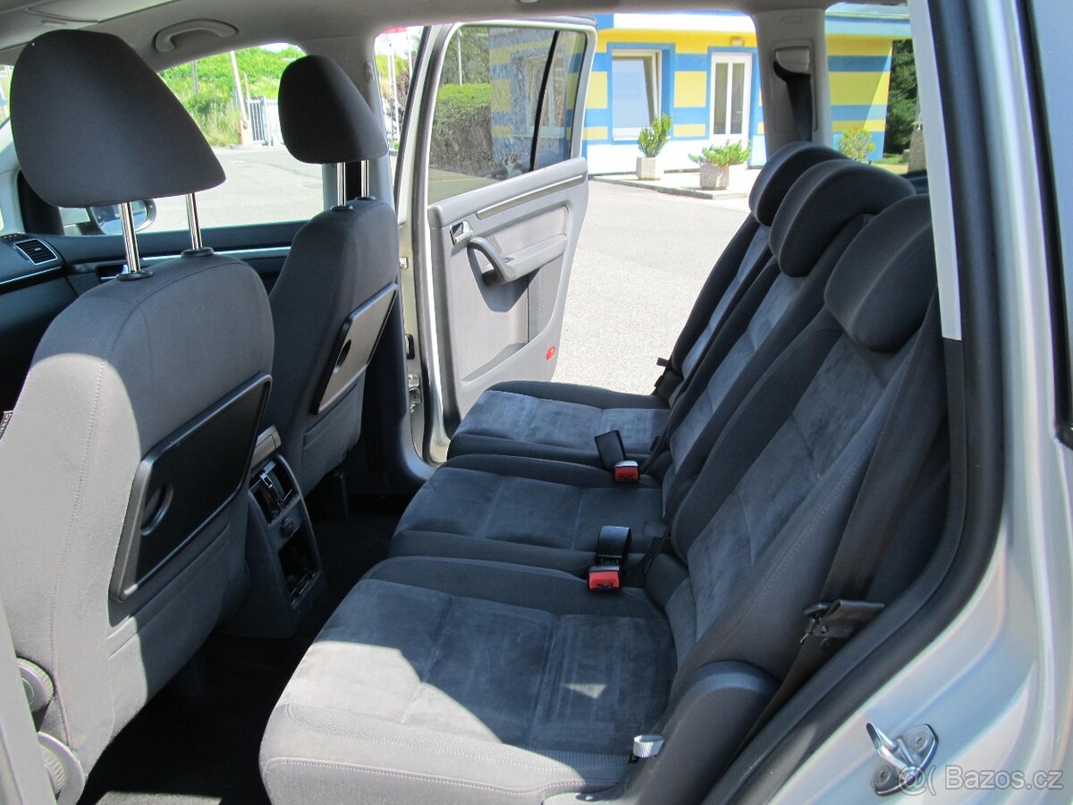 Volkswagen Touran 2.0 TDI 7 míst - 17