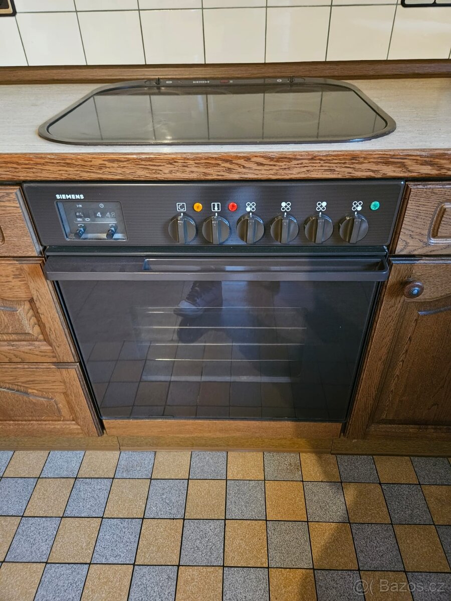 Masivní kuchyňská linka z Německa se spotřebiči - 17