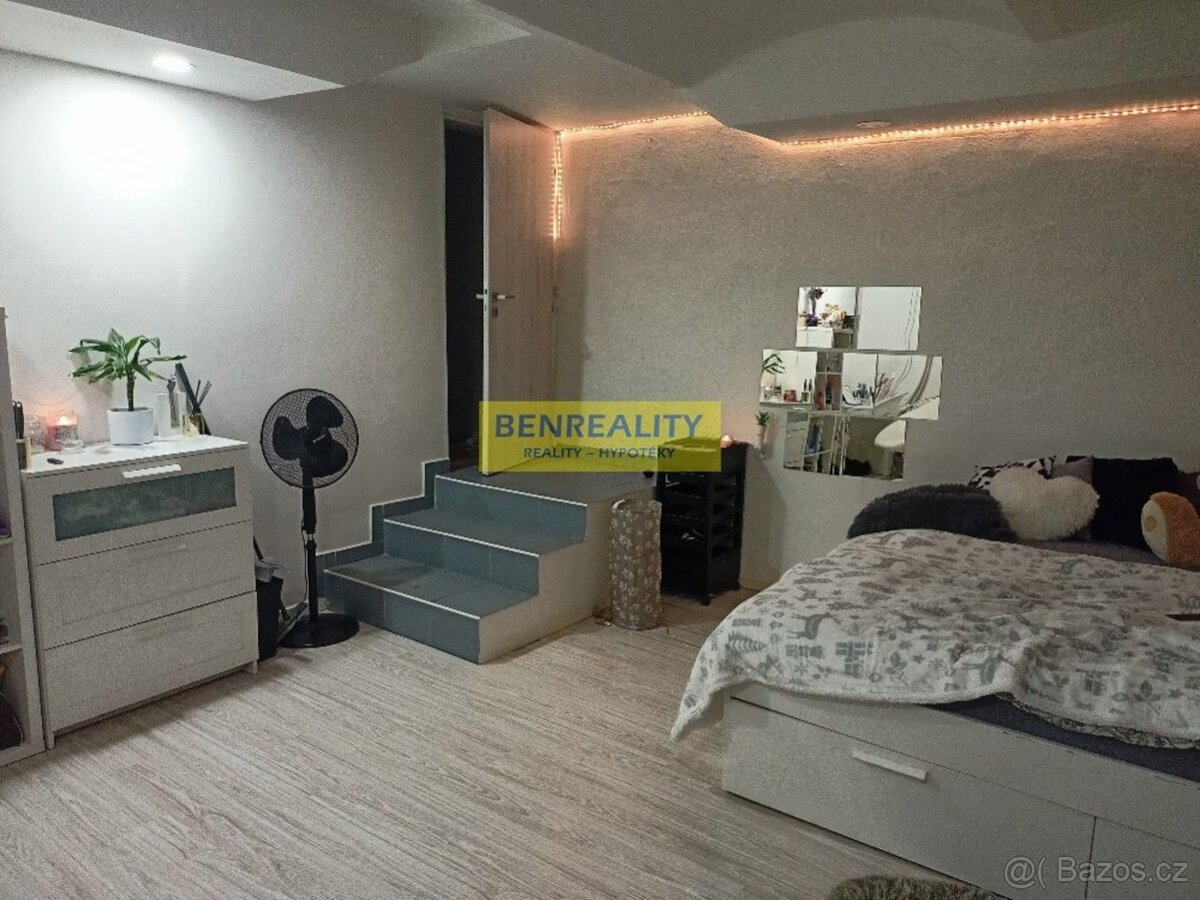 Prodej velkého rodinného domu (2byty: 3kk a 2+1) Mikulovice - 17