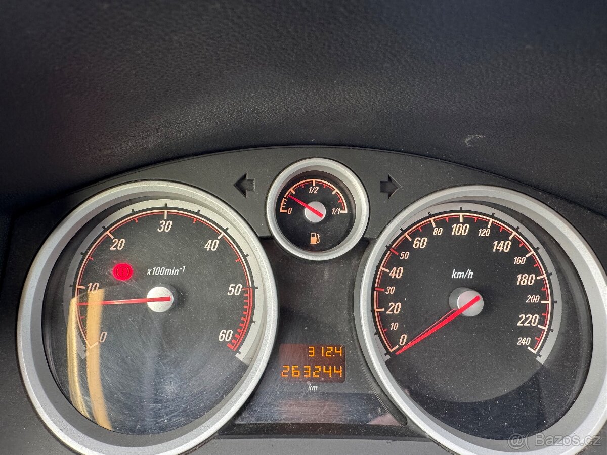 Opel Astra H 1,9cdti 110kw nepojízdné - 17