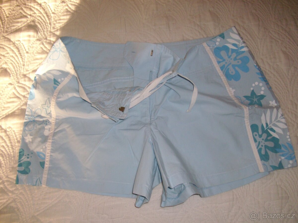 kostkovaná halenka, kratasy,čepice - 17