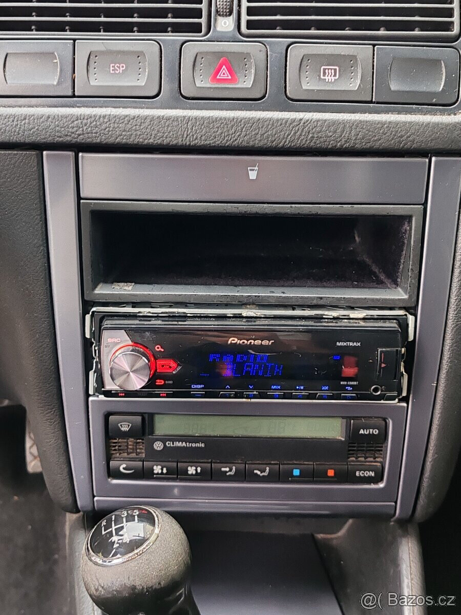 VW Volkswagen Golf 4 1.6i-77kW 2005 PACIFIC benzín - 17