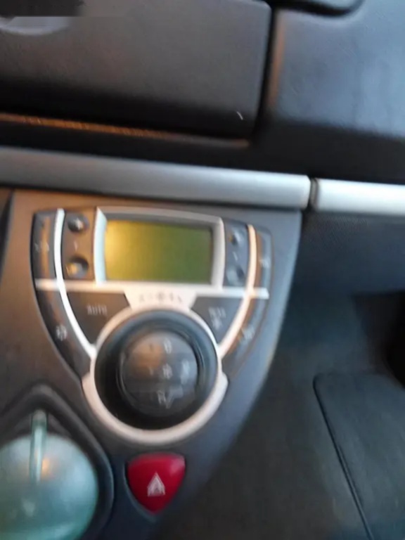 Peugeot 807, 2,2 HDI - 17