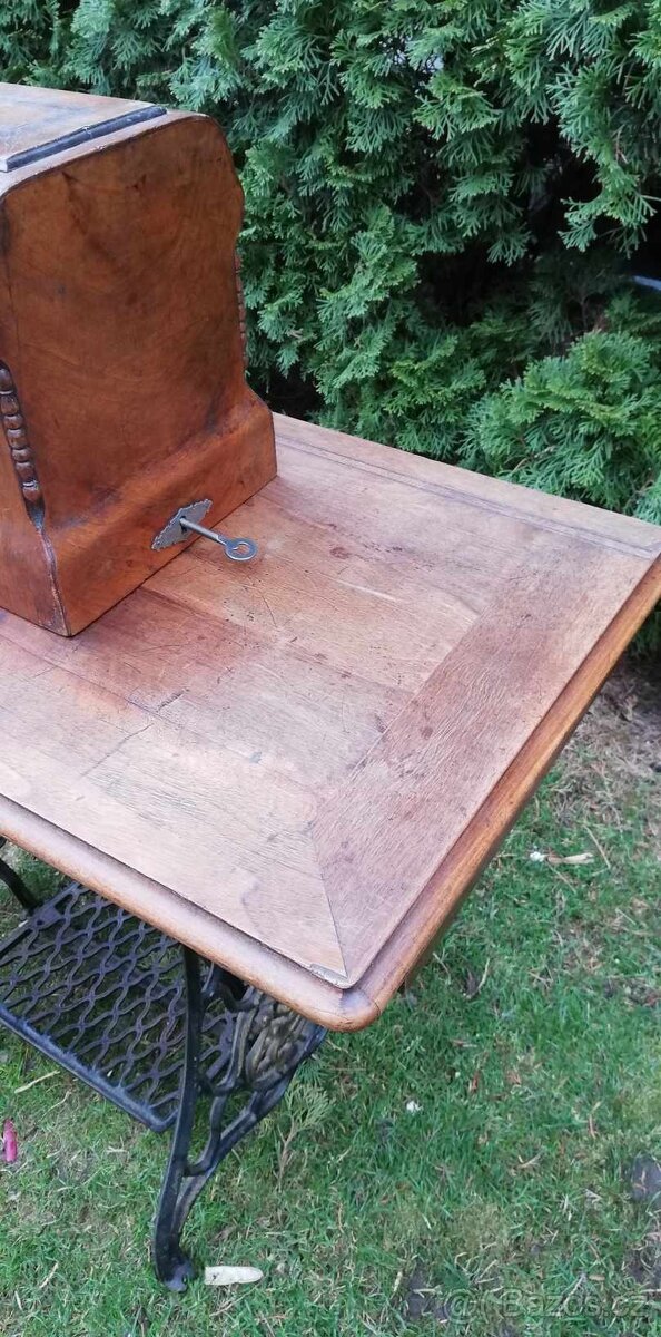 Šicí stroj ADRIA - 17