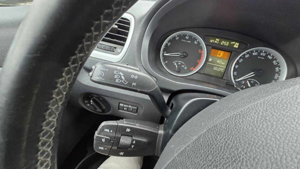 ŠKODA ROOMSTER 1.4 16V YOUNG - 17