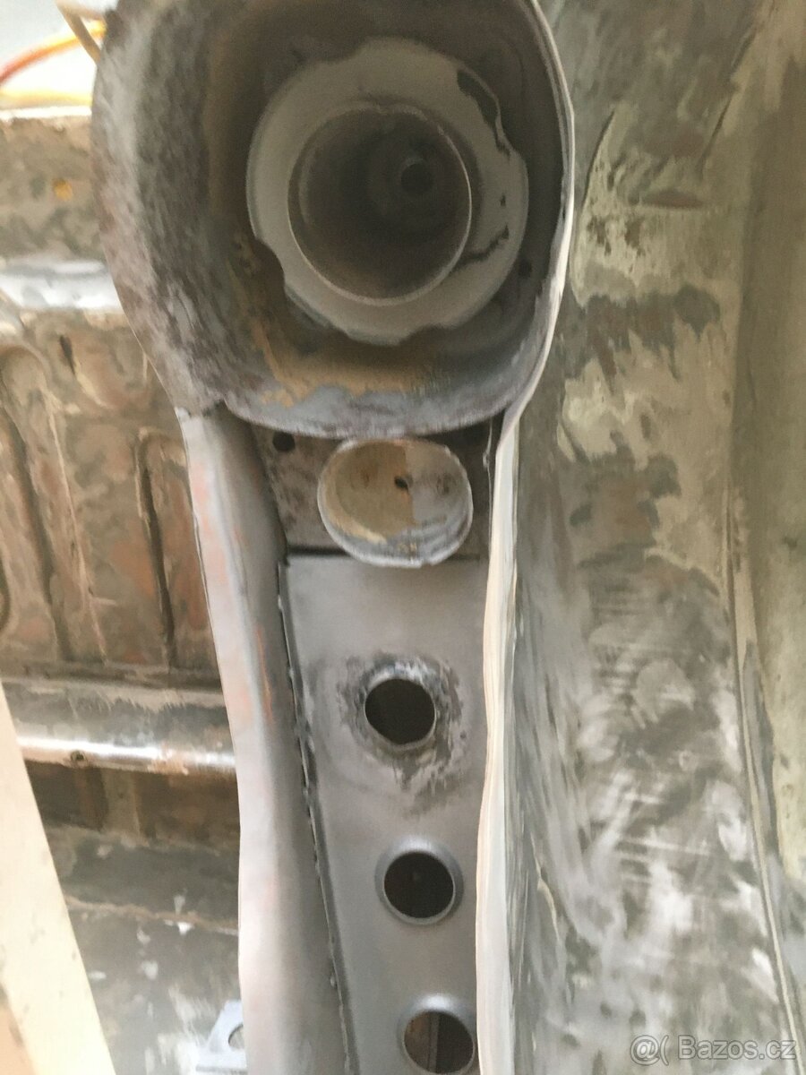 Škoda 105 S karoserie - 17