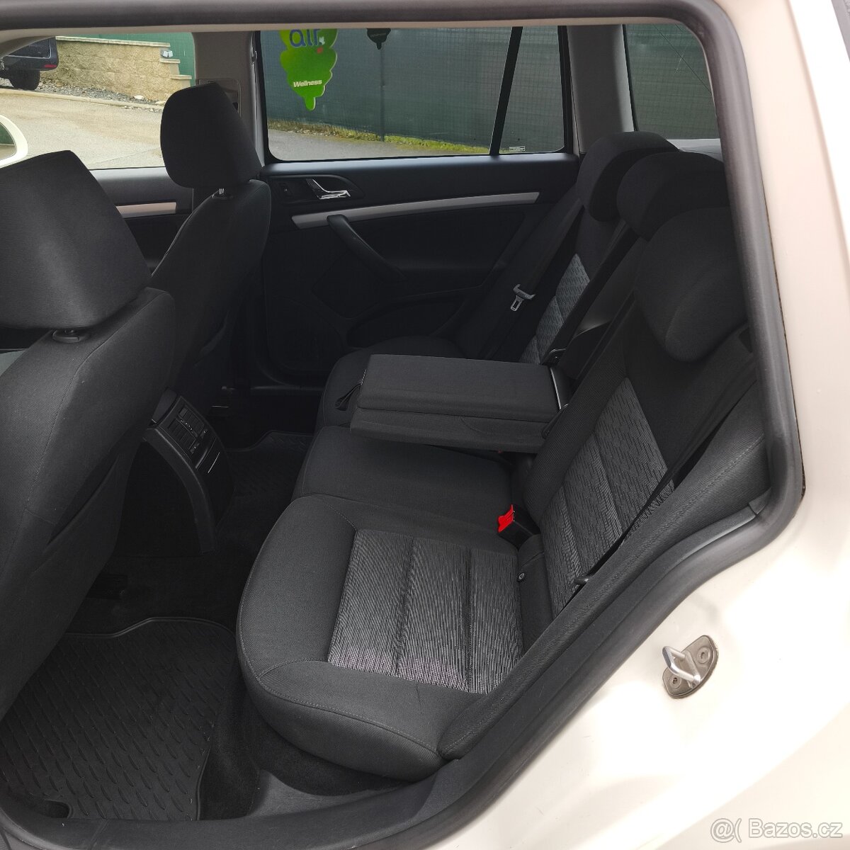 Škoda Octavia combi 1.6 TDI 77kw, poctivých 246tkm, rok 2011 - 17