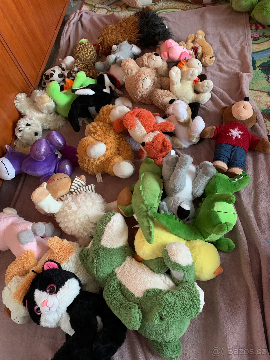 Sbírka plyšáků - přes 400 kusů, dále set Furby 2005 - 17