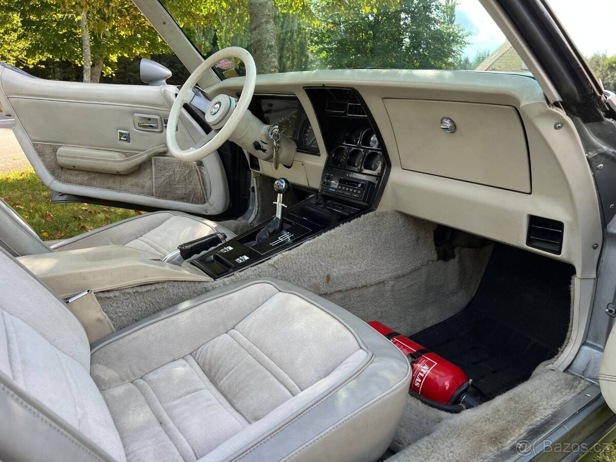 Chevrolet Corvette C3, 5.7 V8, 220 koní - 17