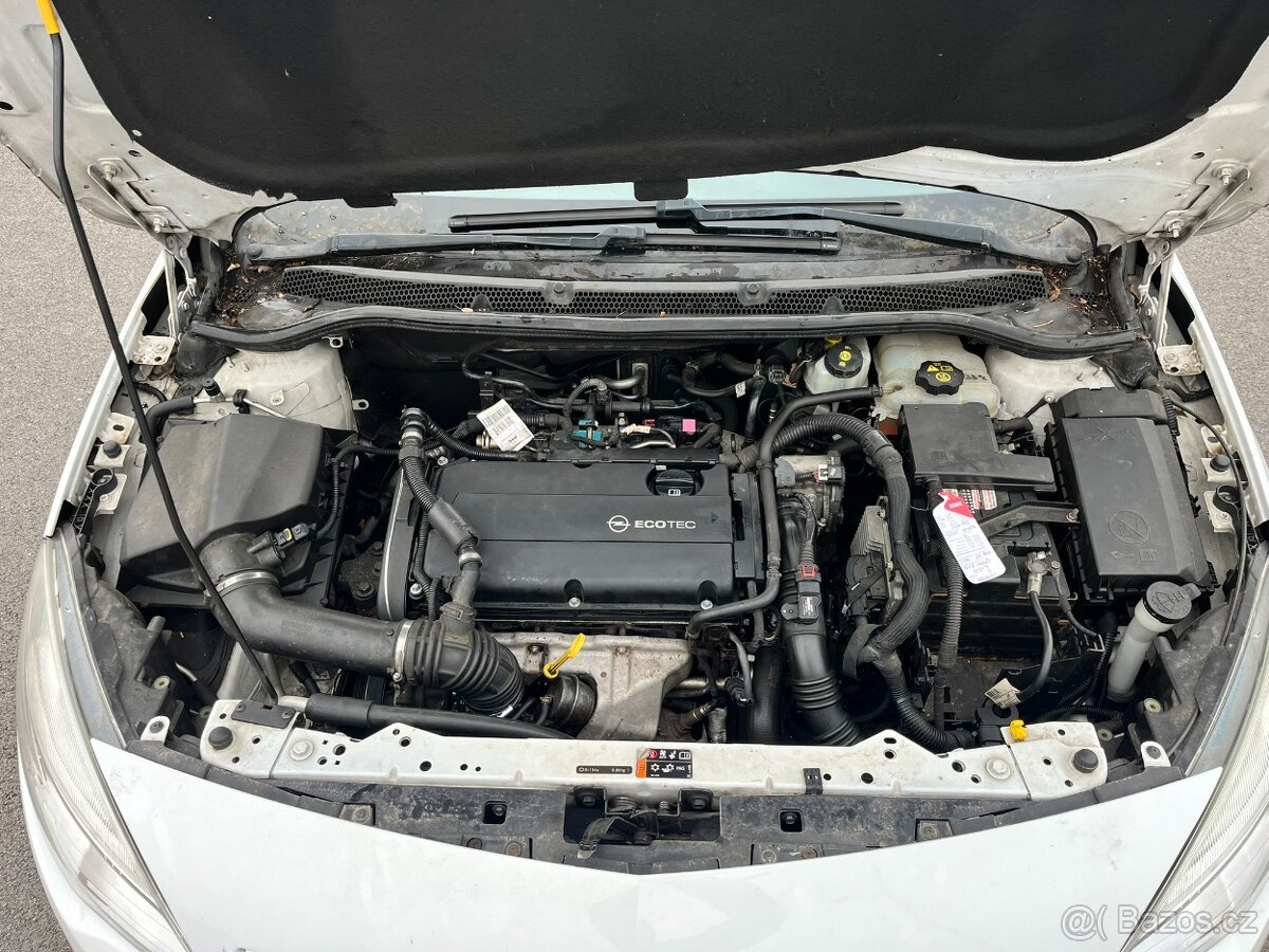 Opel Astra J 1,6 Turbo 180k, 2011, 1. MAJ.ČR, VADA MOTORU - 17