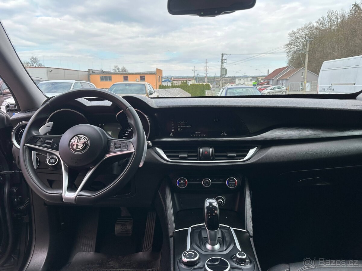 Alfa Romeo STELVIO 2.2JTDM - 17