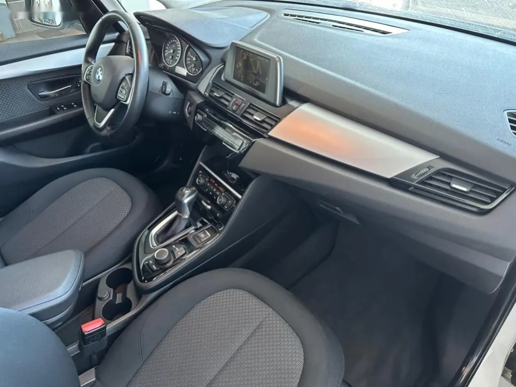 BMW Řada 2, 218i Active Tourer - CZ - - 17