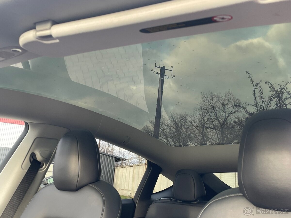 Tesla Y 2022 rok - 17