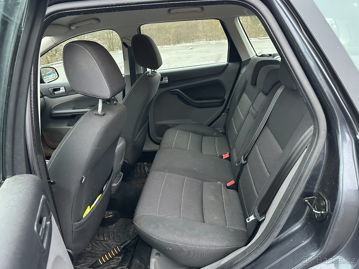 Ford Focus 1.6 kombi - 17