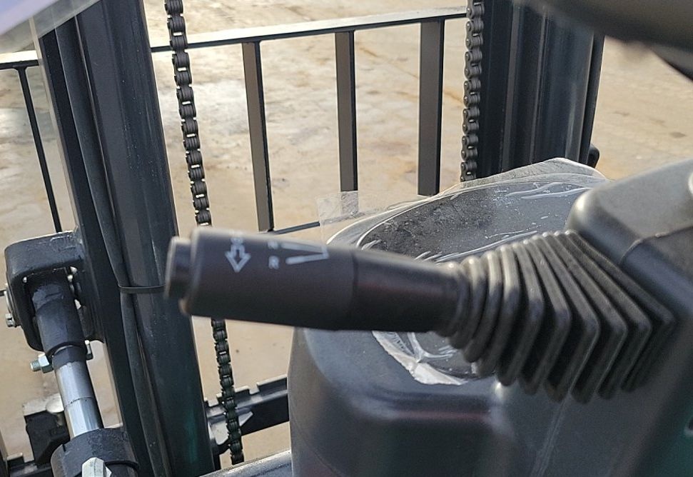 Elektrický VZV nový 1800kg - 17