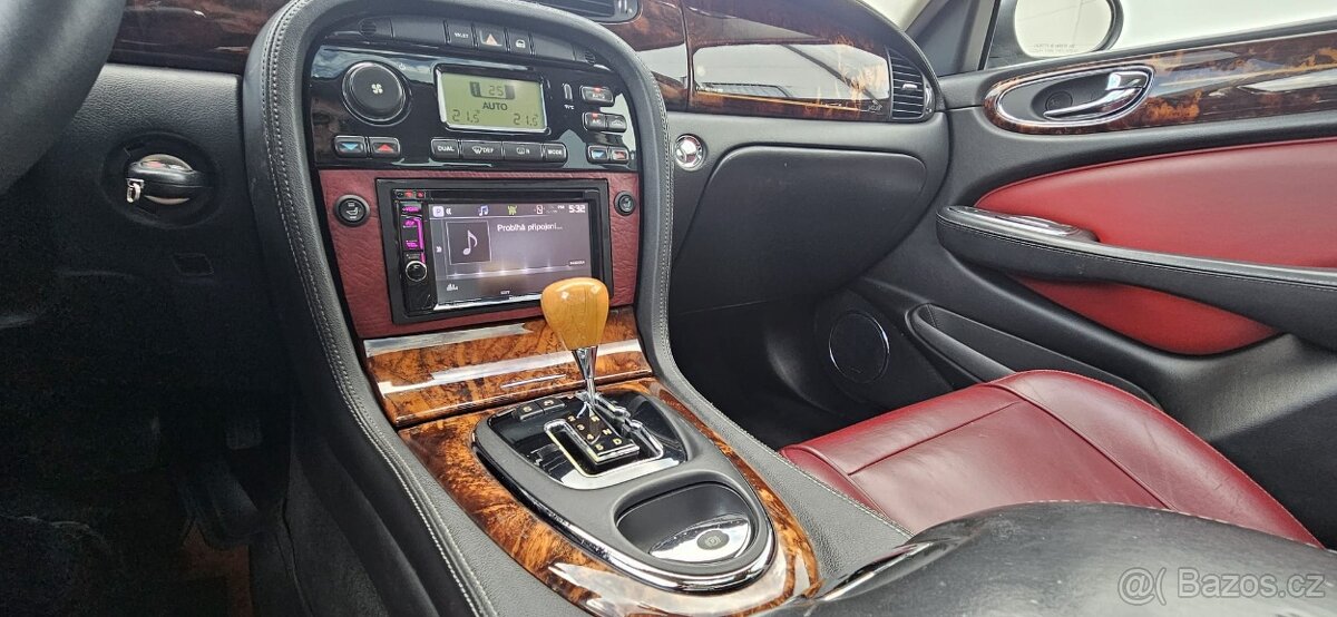 2005 Jaguar XJ8 L 4.2 V8 - 17