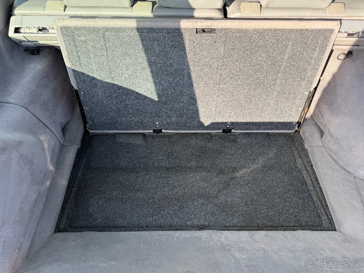 Mercedes-Benz S124 300 TE 4MATIC (1992) - 17