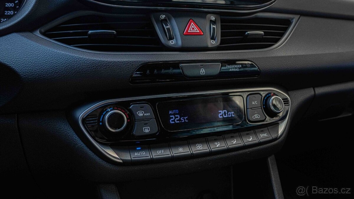 Hyundai i30 CW 1.6 CRDi Classic DTC - 17