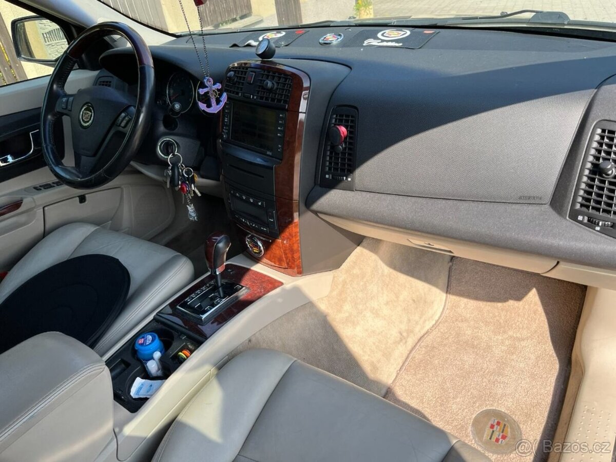 Cadillac SRX 4.6i - 17