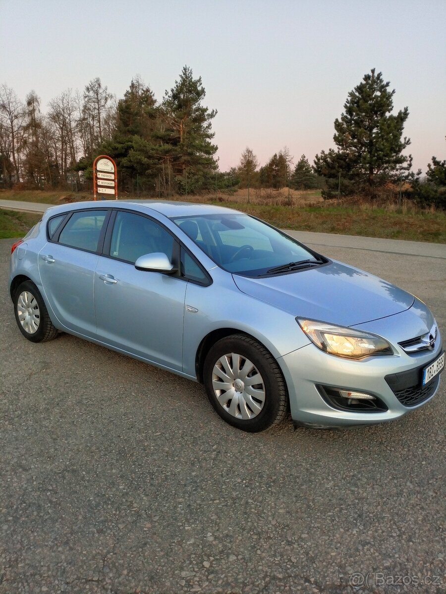 Opel Astra J 1.4i 74kW první majitel najeto pouze 53tis.km - 17