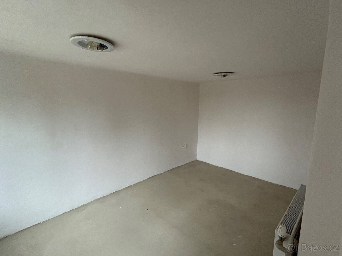 Komplex dvou chat s velkou garáži a pozemkem - 17