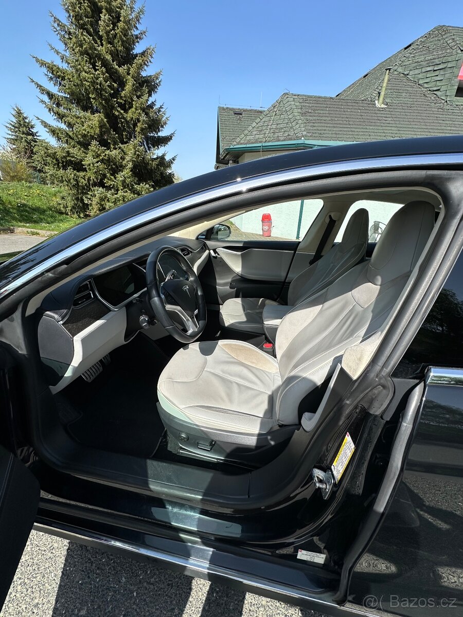 Tesla Model S P85 (2014) nabíjení zdarma - 17