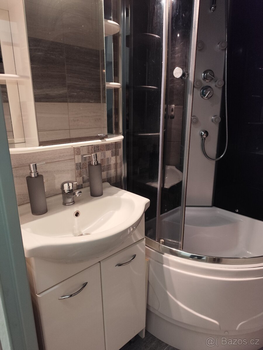 Pronájem bytu 1+2 s balkonem v Kadani 54 m - 17