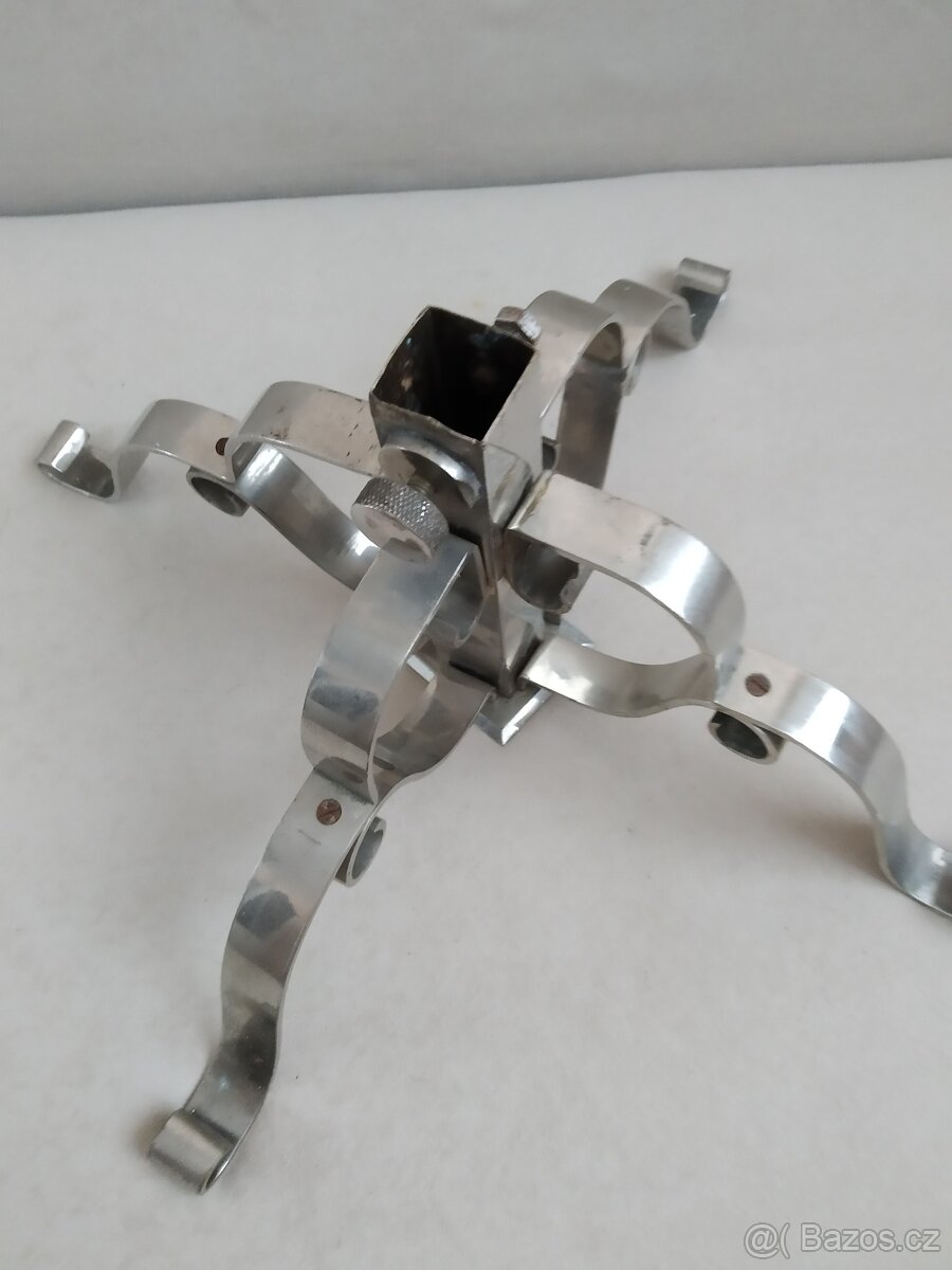 Starý kovový stojan - 17