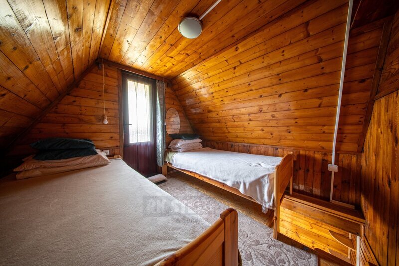 Prodej kompletně rekonstruované chaty s prostorným pozemkem, - 17