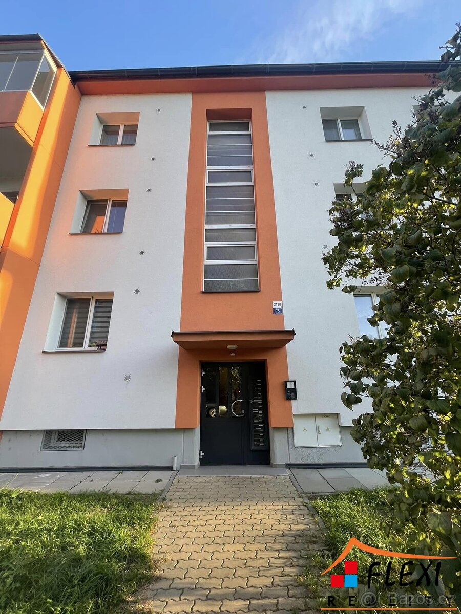 Pronájem zařízeného bytu 1+1 s balkónem, 43 m², ul. Dolní, O - 17