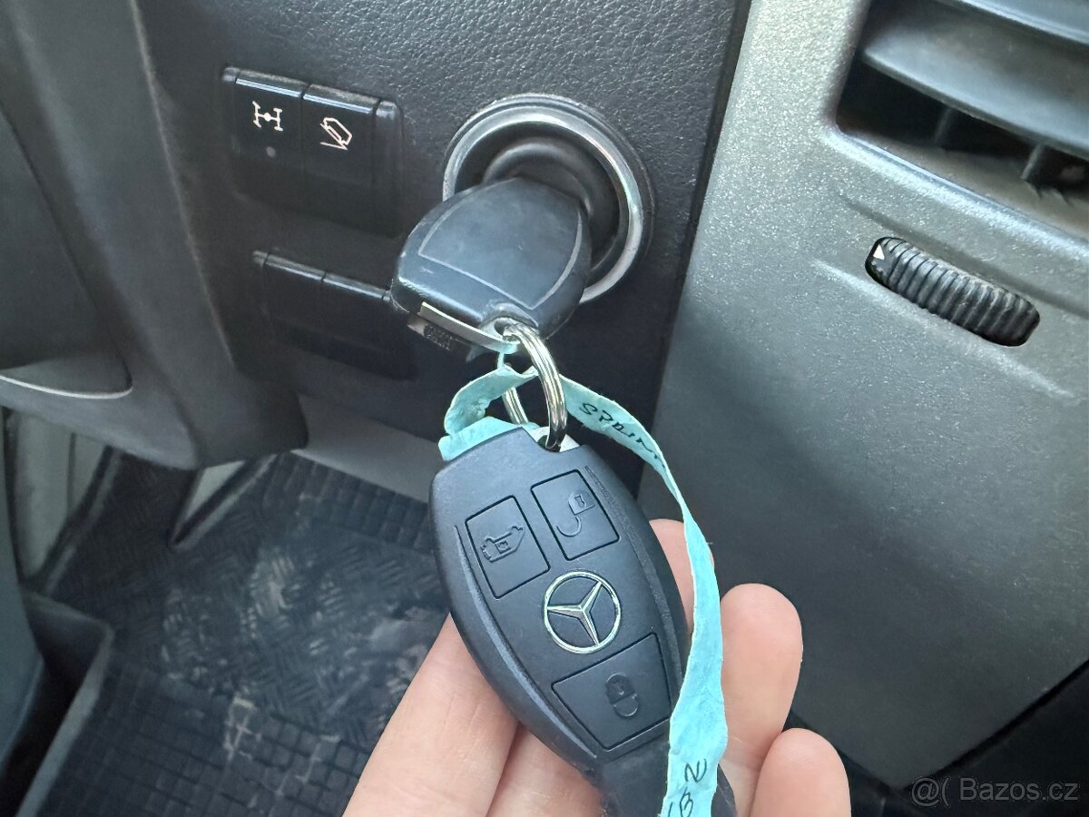 MB Sprinter 516 4x4 dílna + 6 místné - 17