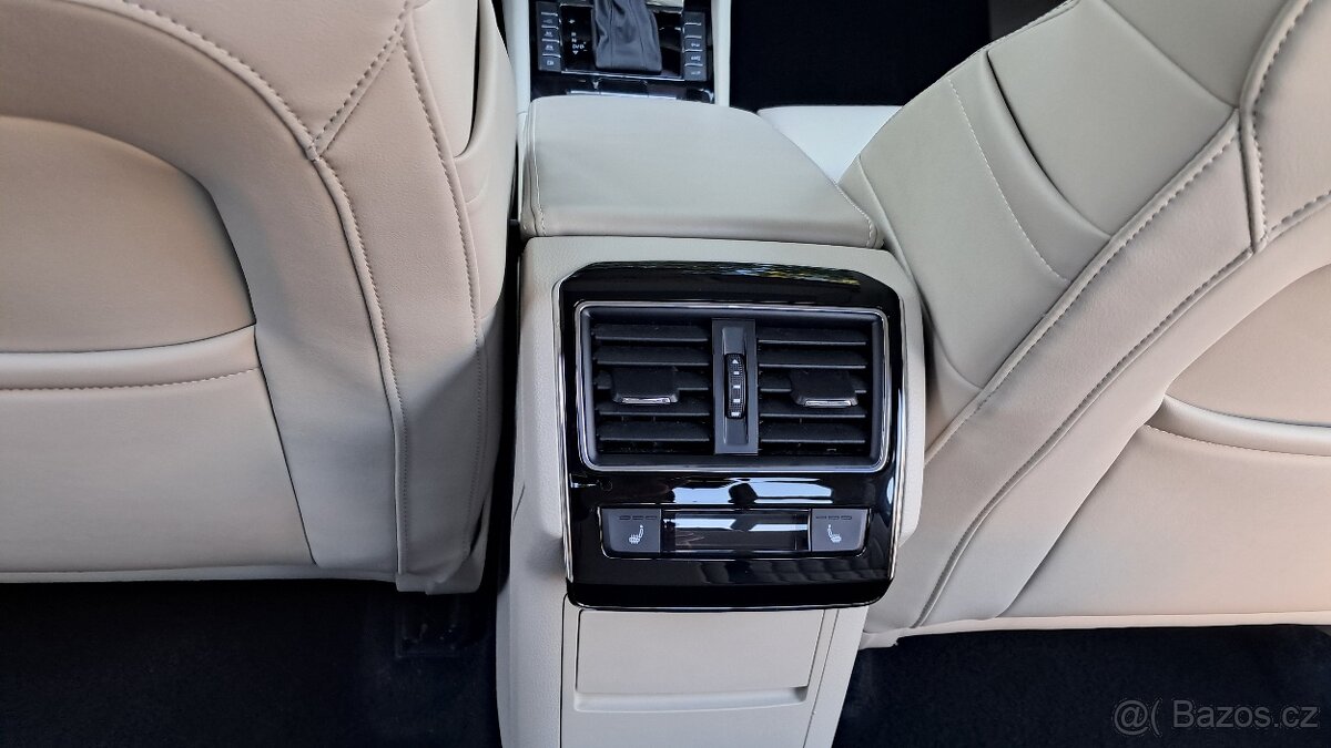 SUPERB 1,4TSI 160kW iV L&K DSG - 17