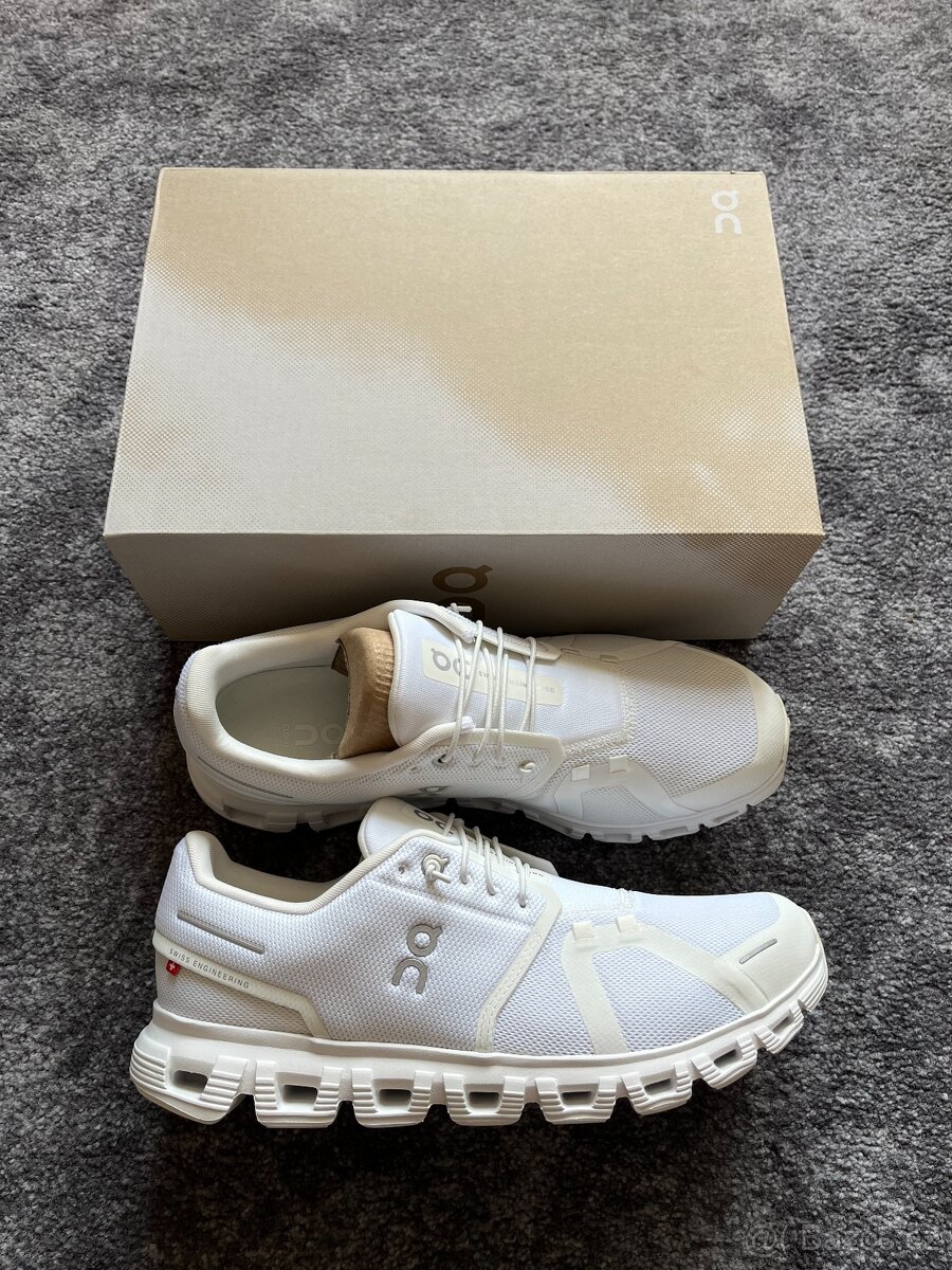 8x boty On Running Cloud vel. 44 - 45 - 17