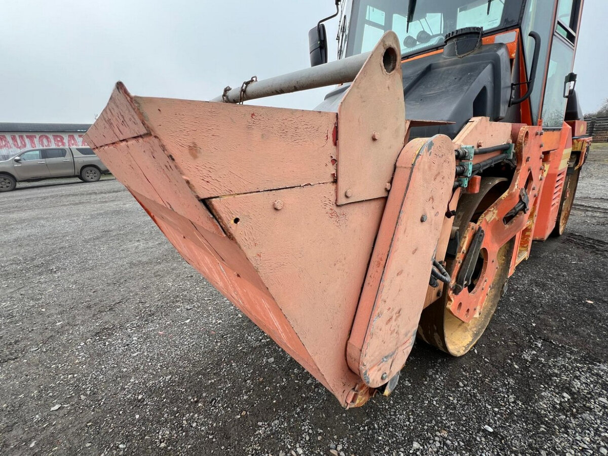 Vibrační válec DYNAPAC CC232+ PODRCOVAČ, ROK 2006 - 17