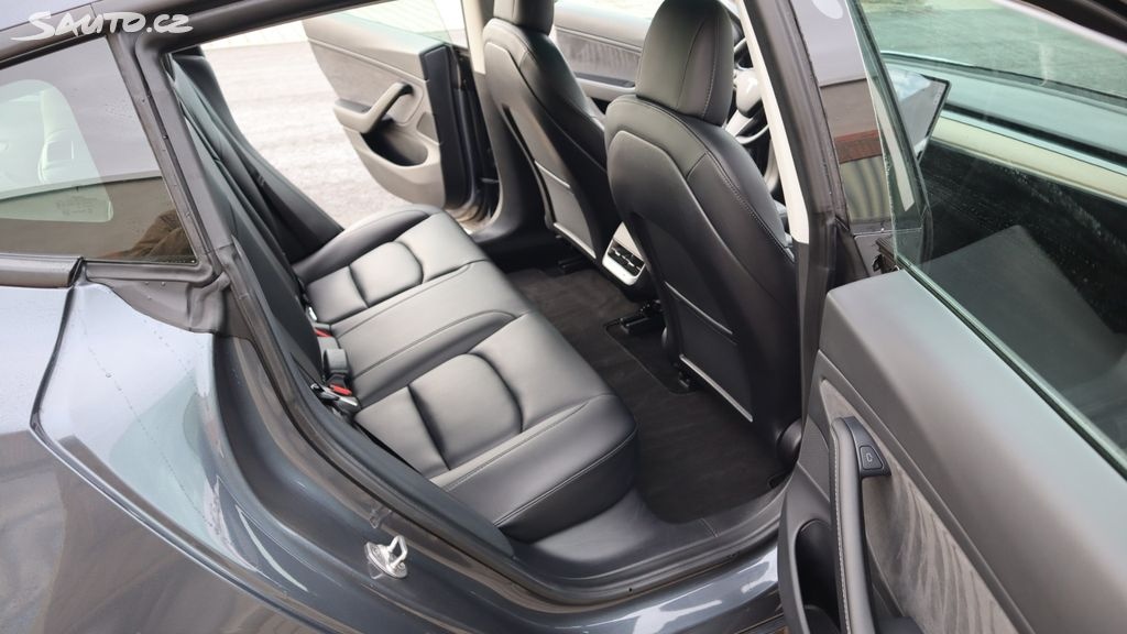 Tesla Model 3, model 2021 Long Range AWD – 82 kWh - 17