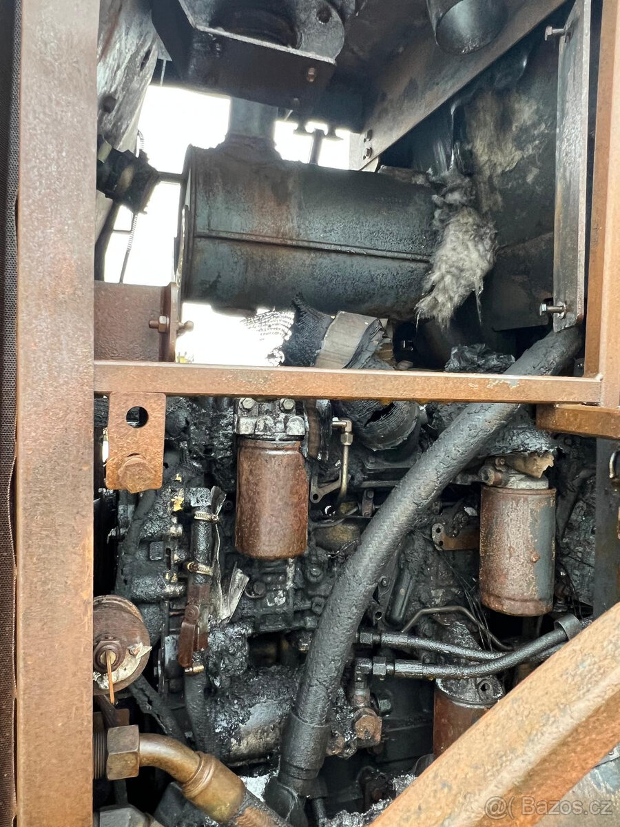 Čelní nakladač CATERPILLAR 930 H, ROK 2011 - 17