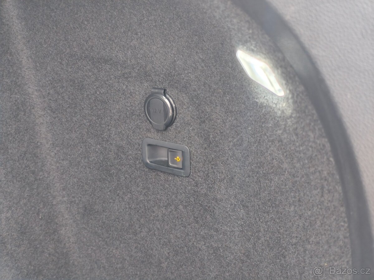 VW Golf 8 2.0TDI 110 kW / Combi/ Business/ Manuál/ 11.2021 - 17