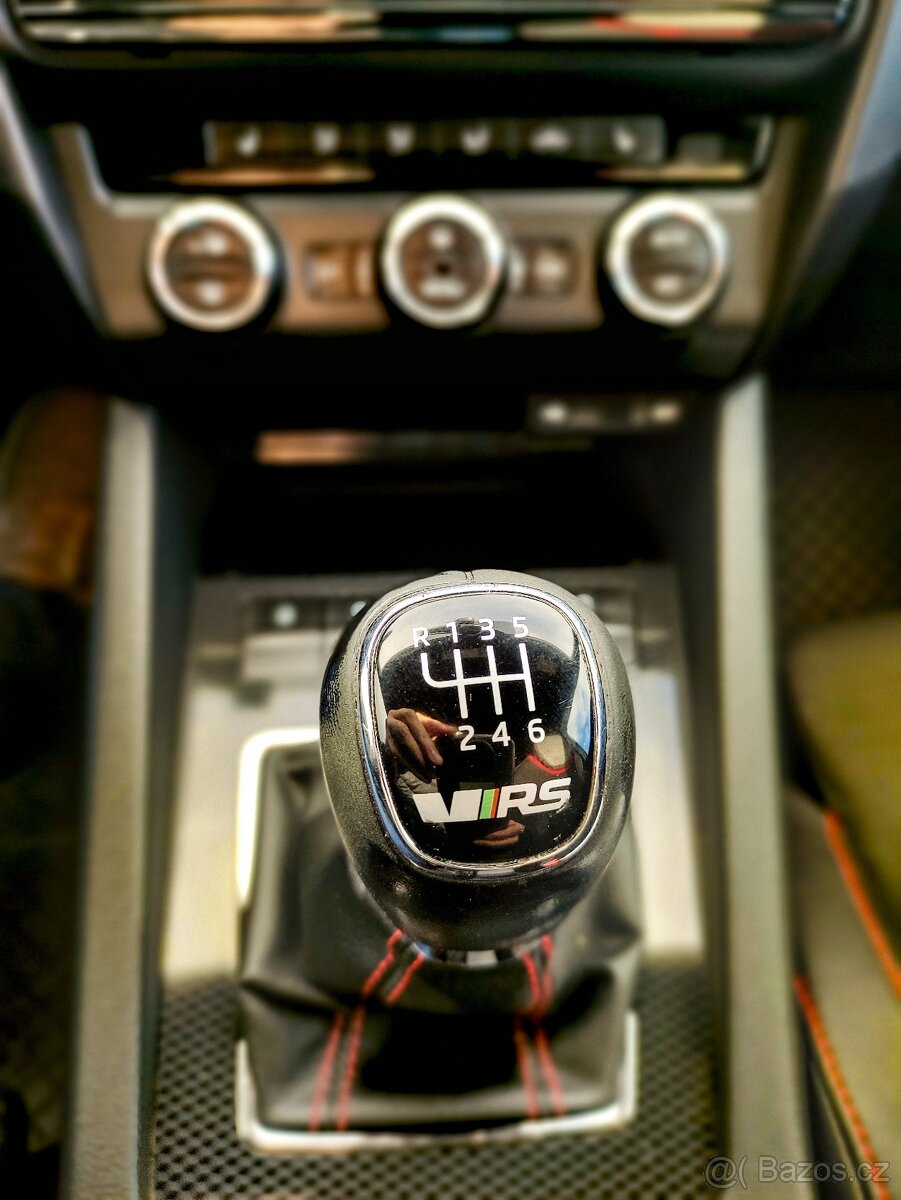 ŠKODA OCTAVIA 3 , 2.0 TDi RS 135KW,DAB,ALU,MFV,PDC. - 17