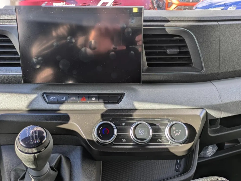 Renault Master, skříň 8EP d.4,2 š.2,15 v.2,2 - 17