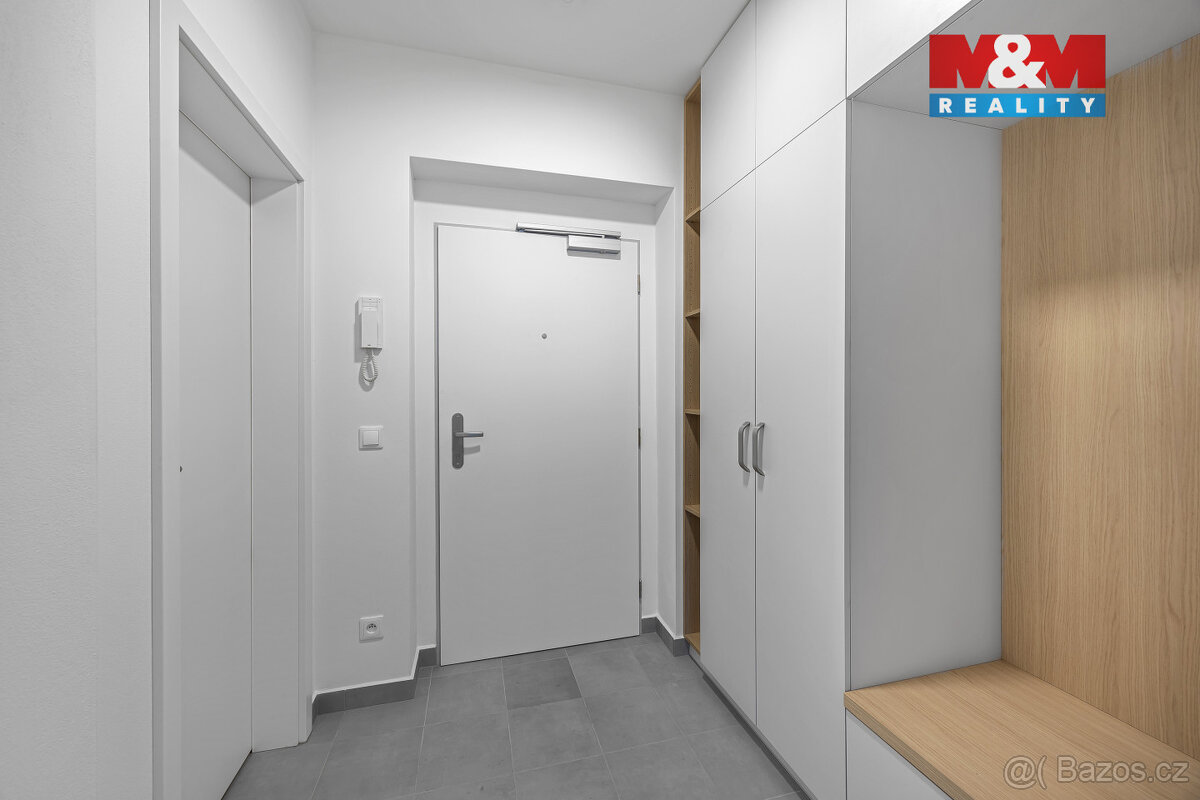 Prodej bytu 1+kk, 32 m², Hradec Králové, ul. Antonína Petrof - 17