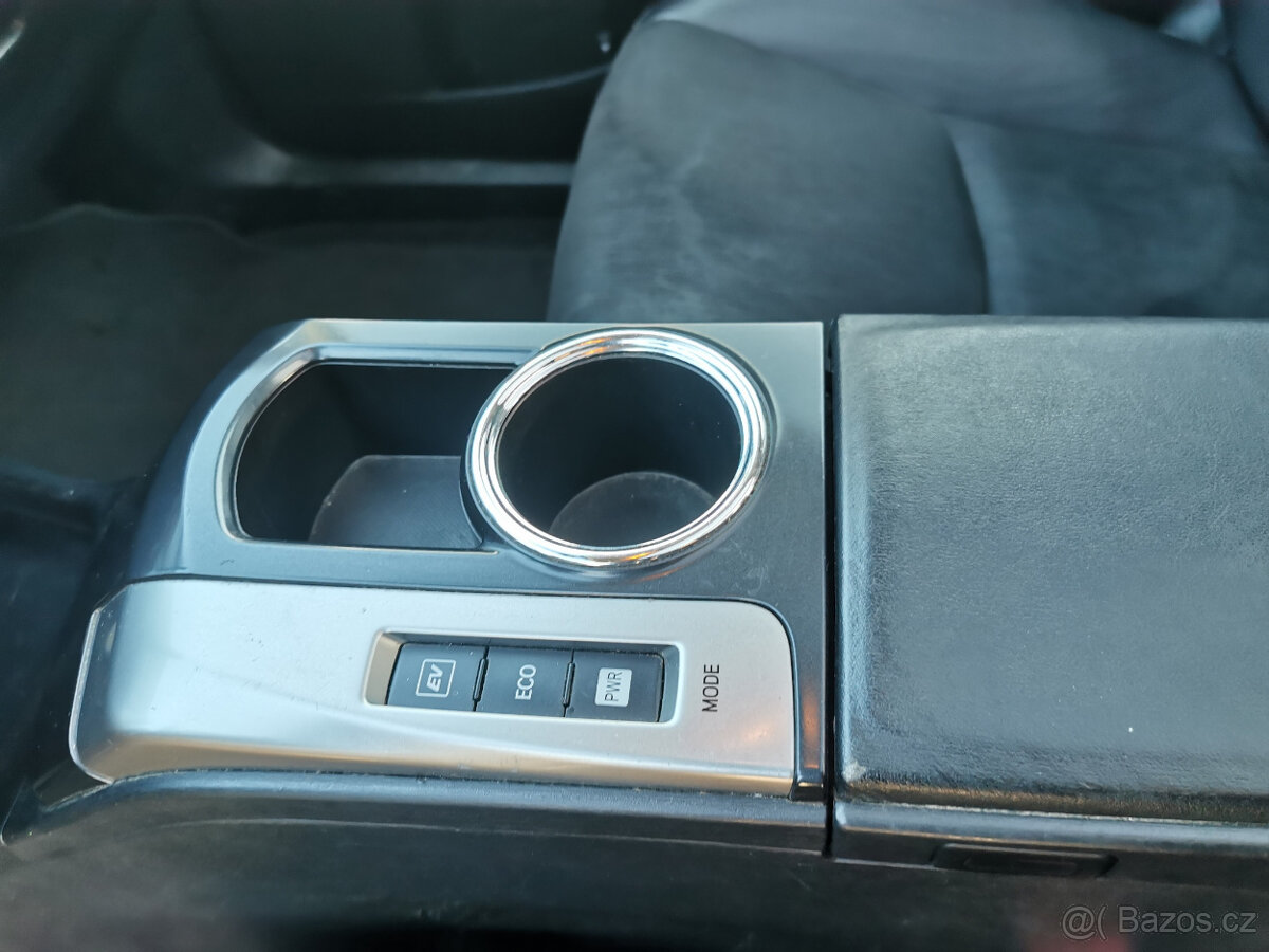 Toyota Prius Plus 7 míst nový model, hybrid 1,8 100kw 2015 - 17