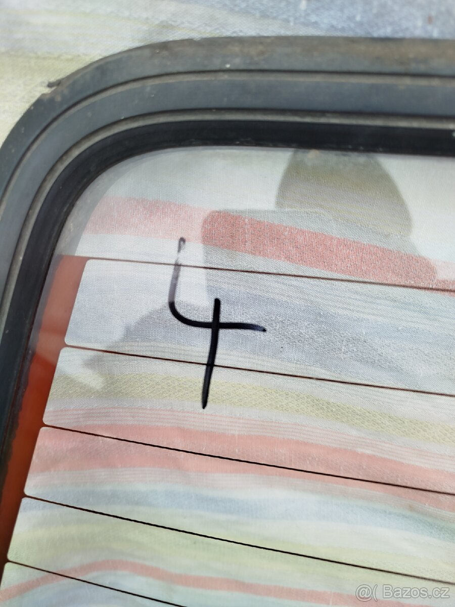 Škoda Felicie sklo kufru - 17