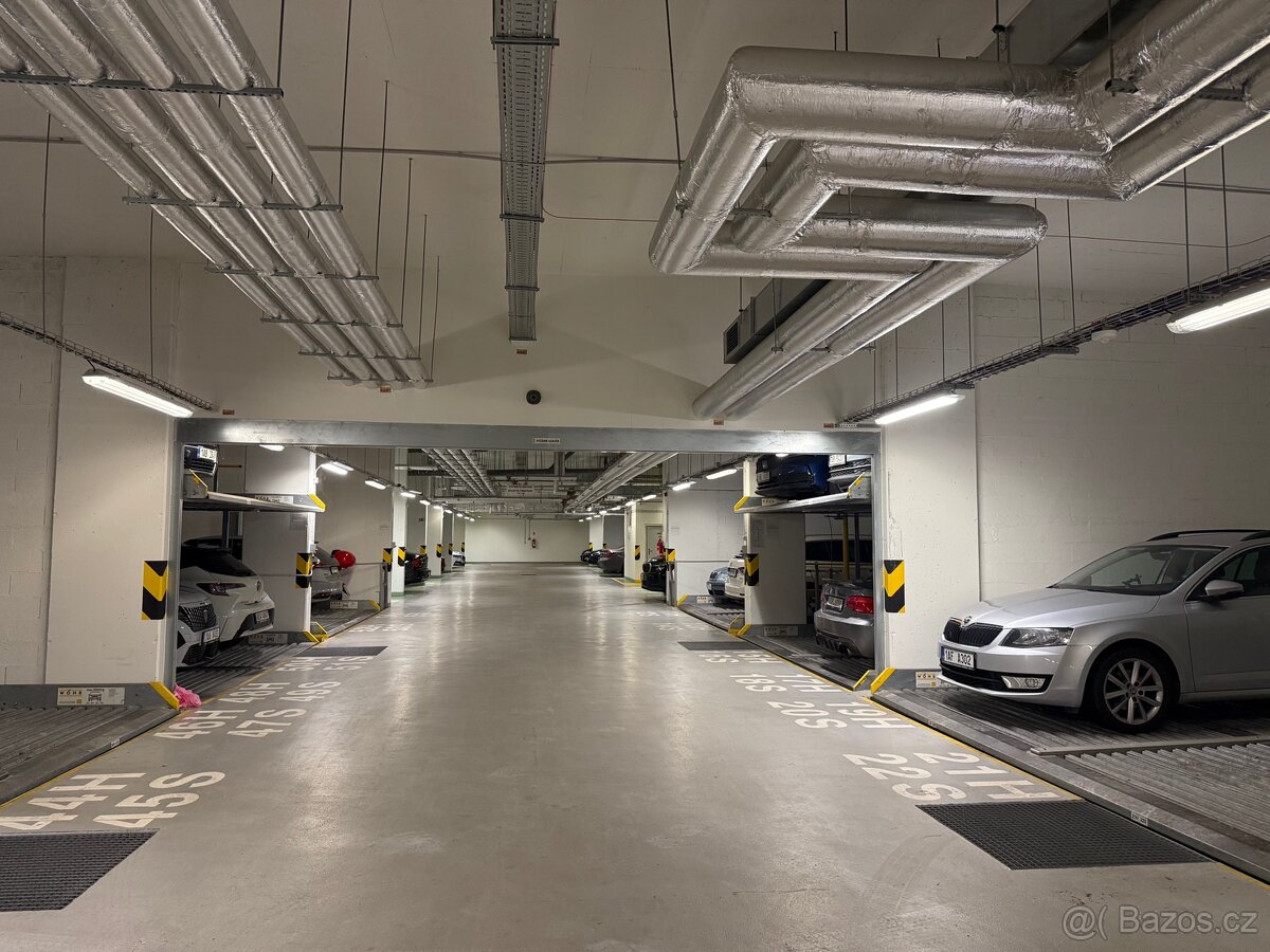 Prodej bytu 2+kk 59 m² s balkonem, garáží a sklepem - 17