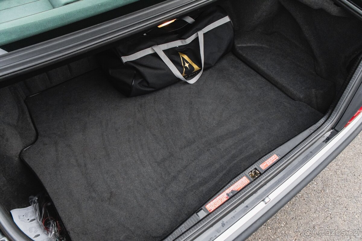 Mercedes-Benz 400E W124 Po renovaci - 17