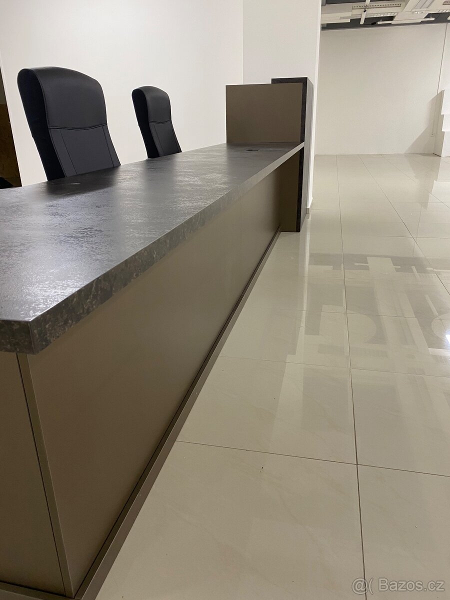 recepce, pult, kancelářský stůl - 17