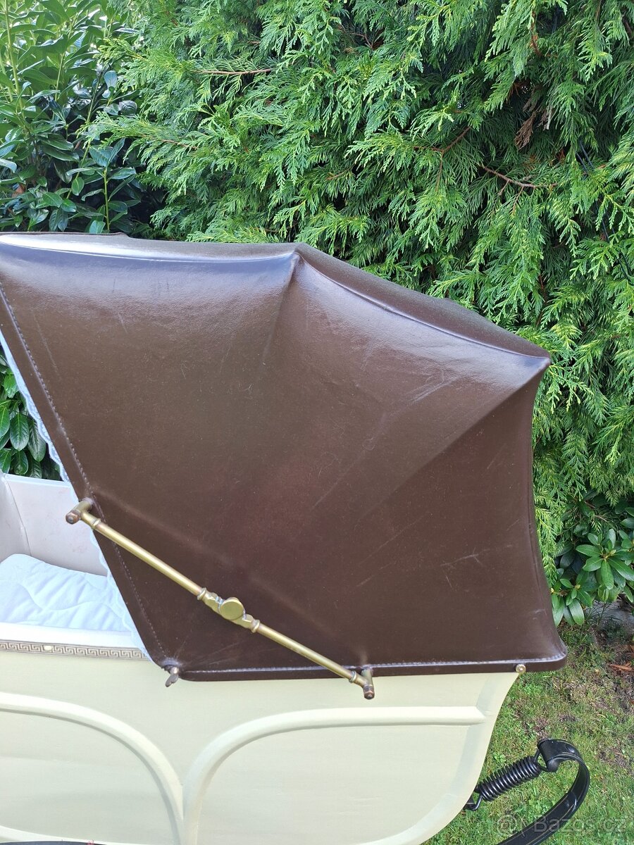 Starožitný kočárek pro miminko č. 1010 - 17