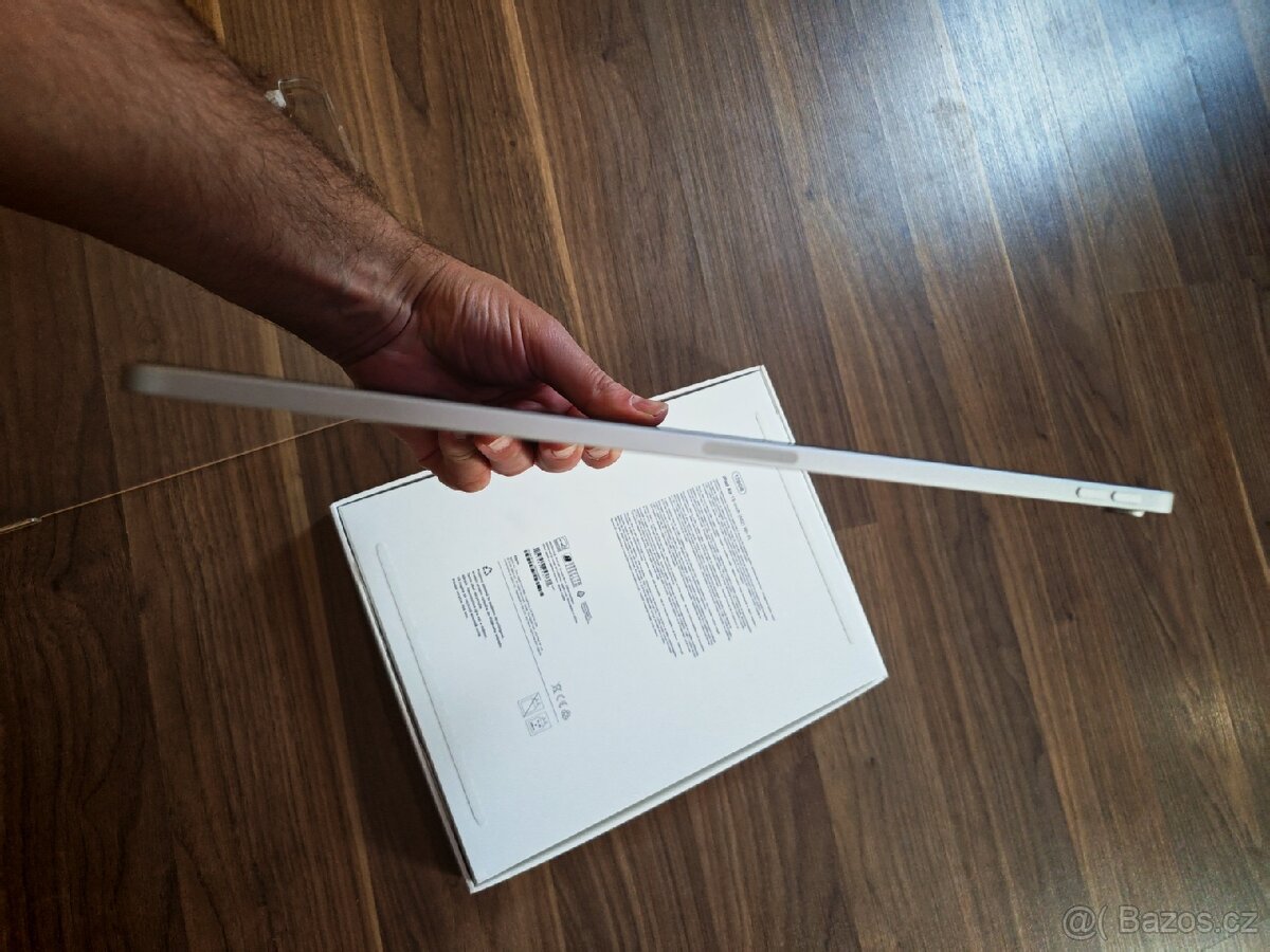 iPad Air 13 WiFi 128 GB - TOP STAV V ZARUCE - 17