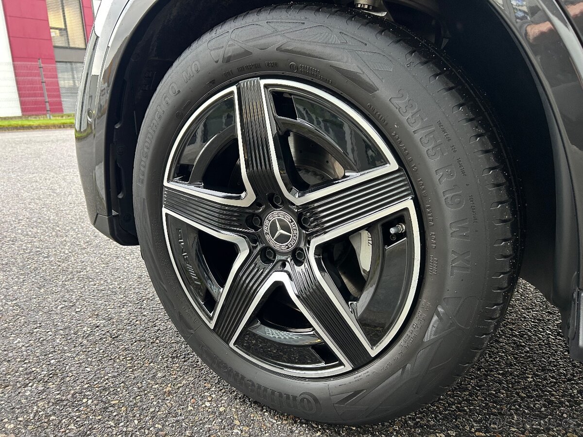 Prodám Mercedes-Benz GLC 220d 4MATIC AMG ZÁRUKA - 17