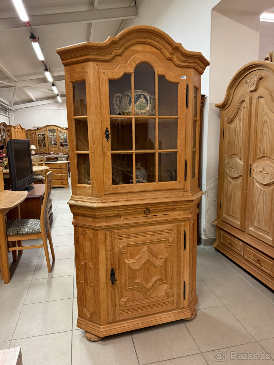 Rohová dubová prosklená vitrina- komplet masív - 17
